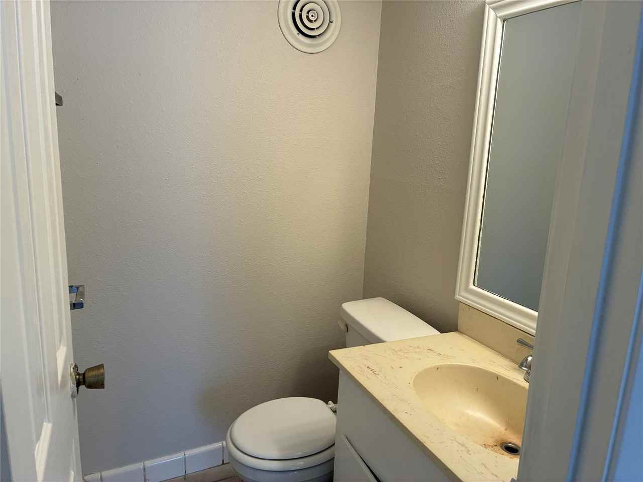3400 Timmons Ln - Photo 2 of 21