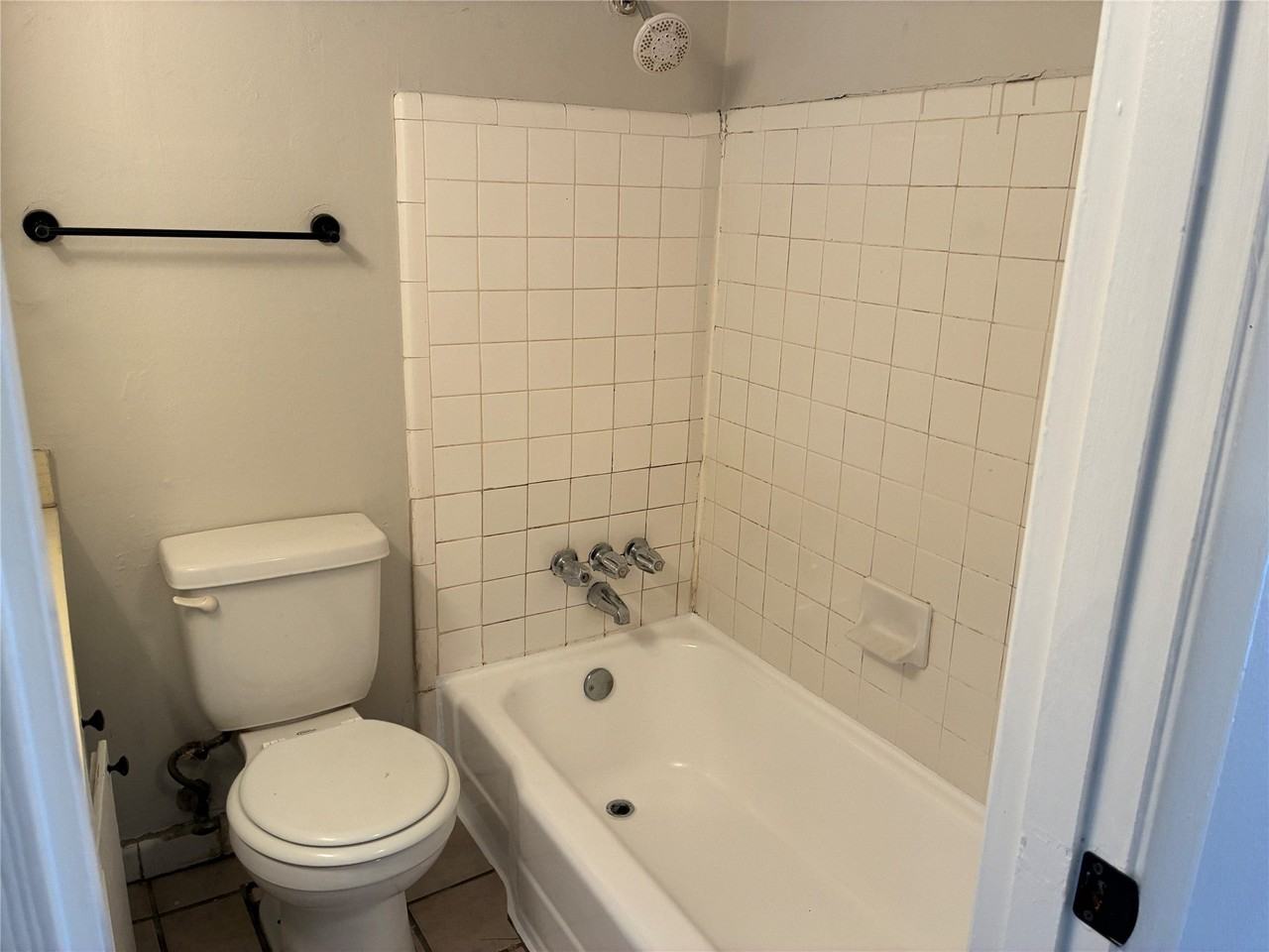 3400 Timmons Ln - Photo 4 of 21
