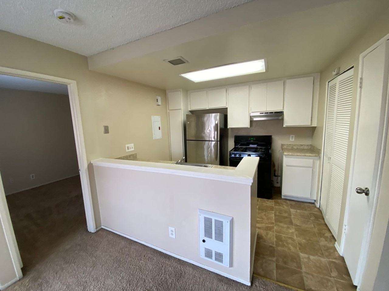 879 W San Ysidro Blvd #6 - Photo 5 of 15