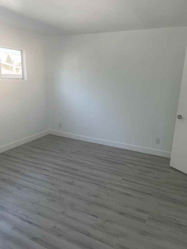 Garland - Photo 3 of 8