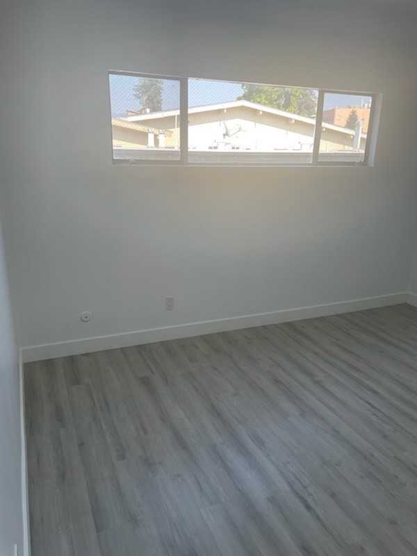 Garland - Photo 4 of 8