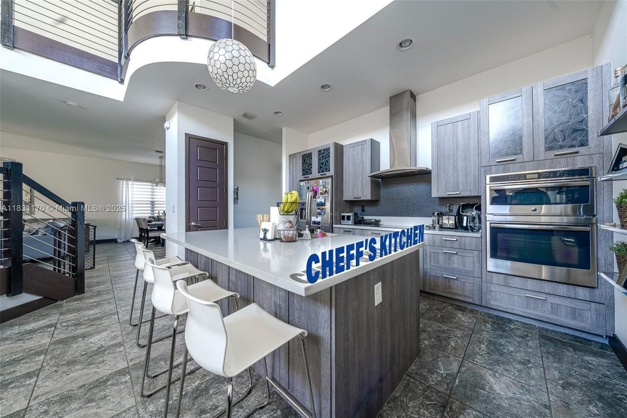 15976 Sw 136th Ter #15976 - Photo 5 of 11