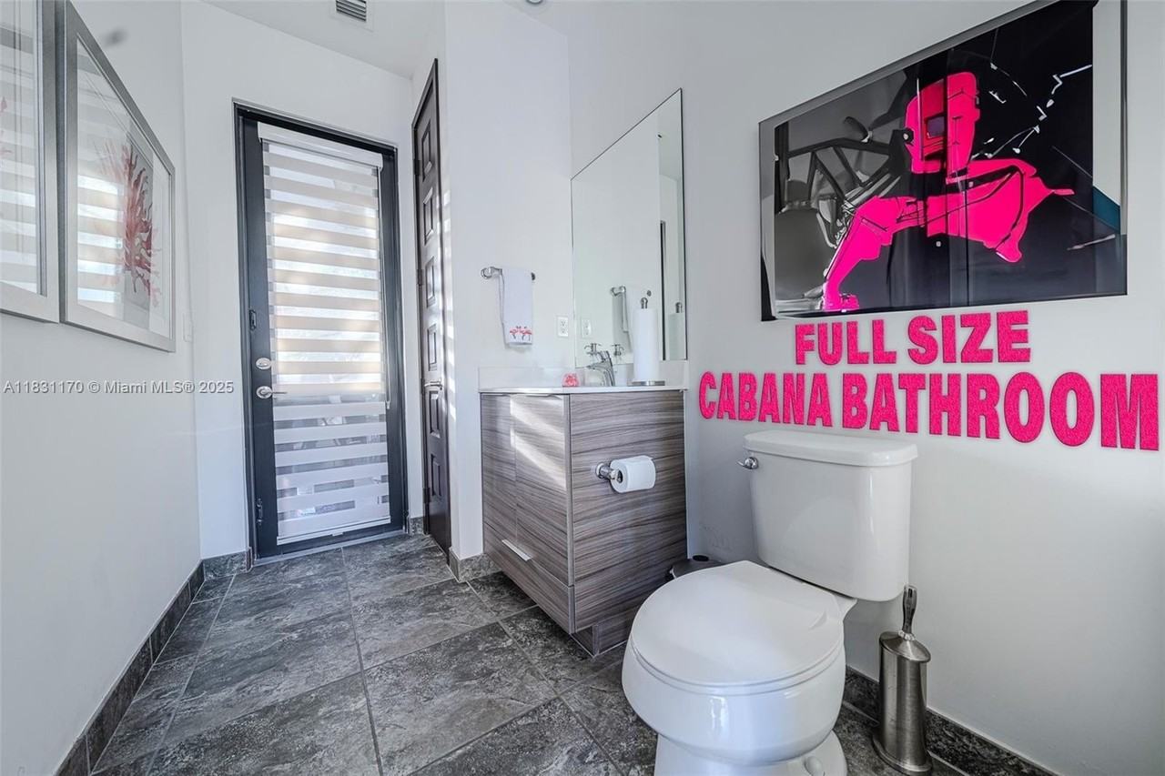 15976 Sw 136th Ter #15976 - Photo 7 of 11