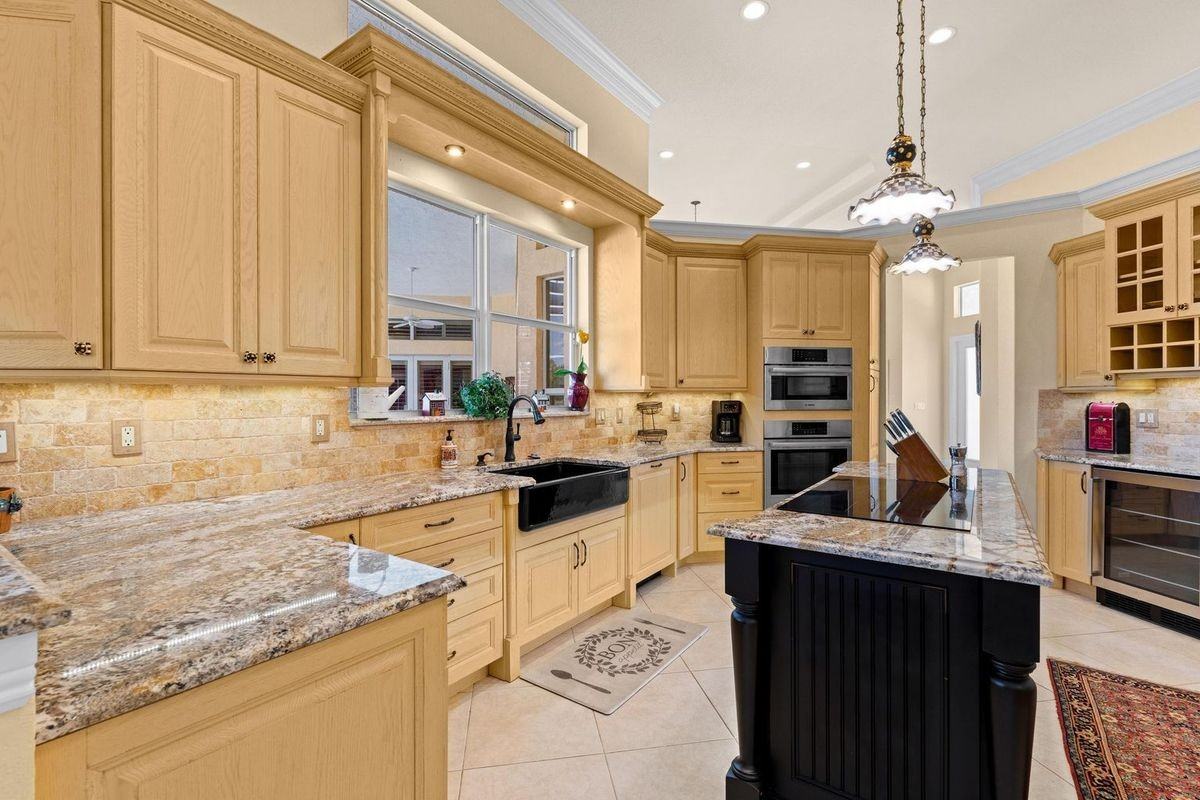8668 Marlamoor Ln - Photo 2 of 31