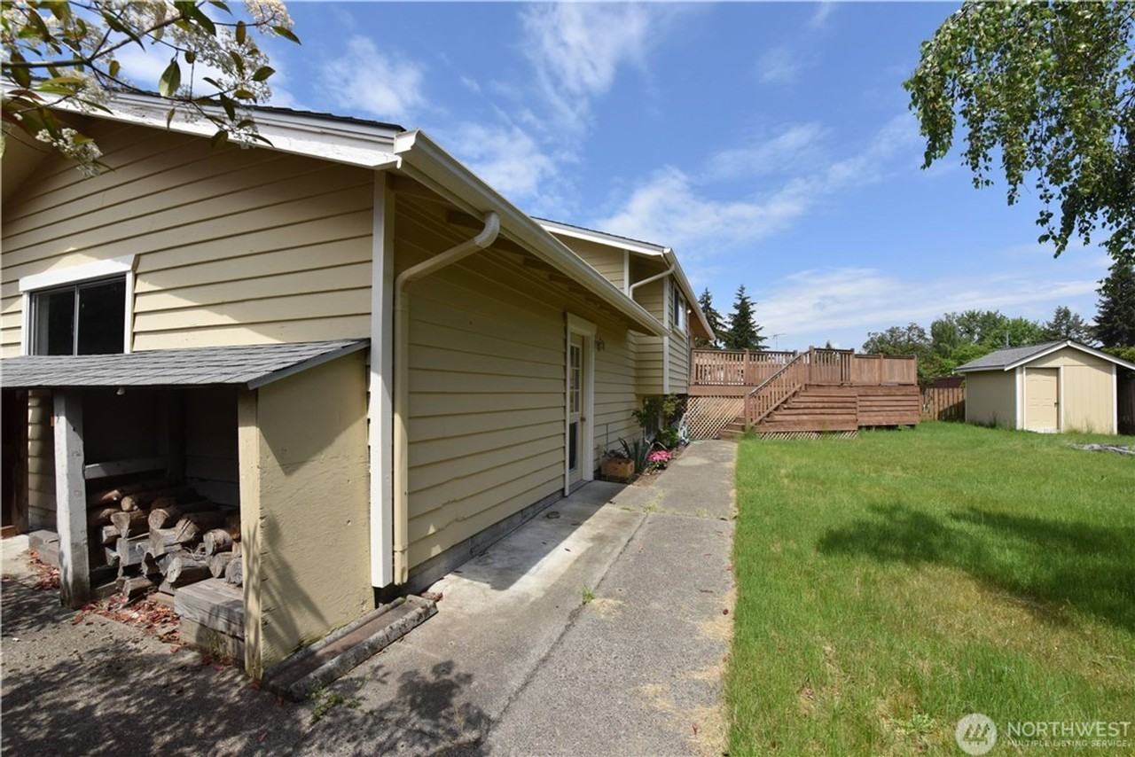 1050 Tacoma Ave Ne - Photo 2 of 50