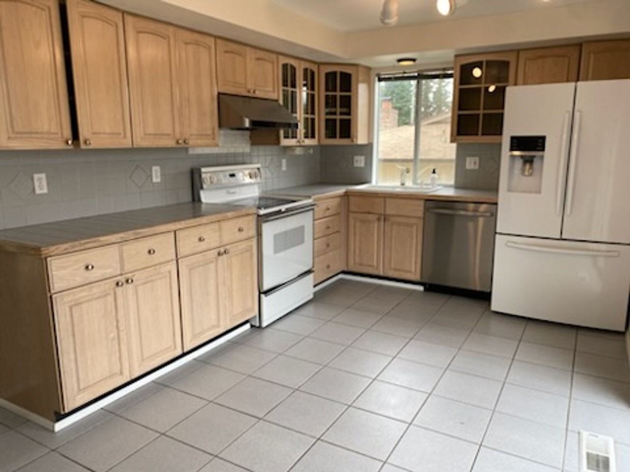 1050 Tacoma Ave Ne - Photo 4 of 50