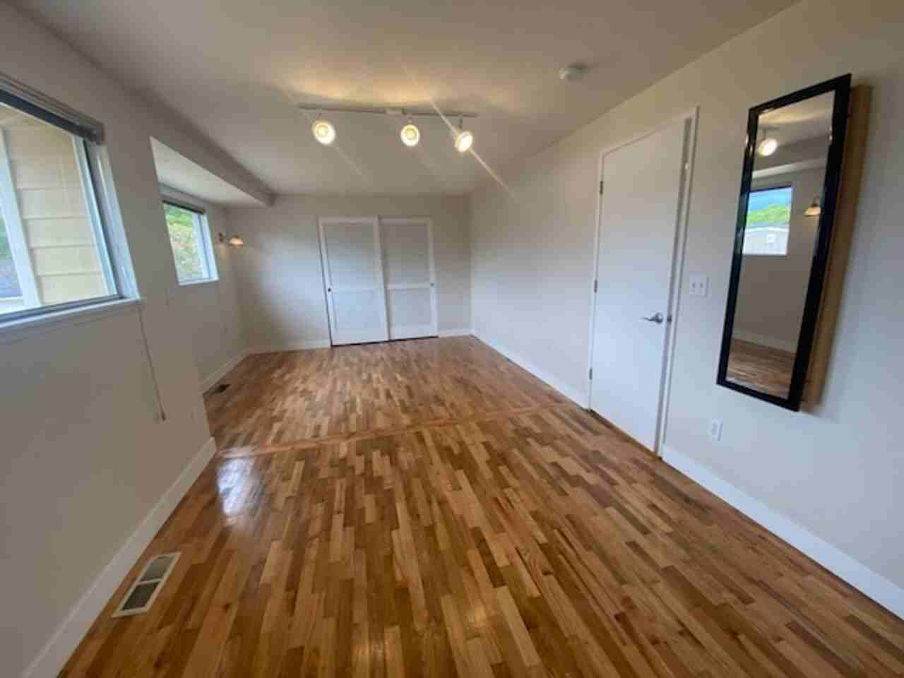 1050 Tacoma Ave Ne - Photo 7 of 50