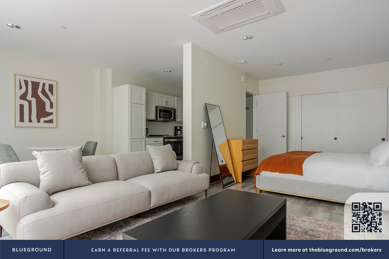 110 West Ocean Boulevard - Photo 5 of 22