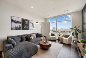 featured image of 1122 W Chicago Ave