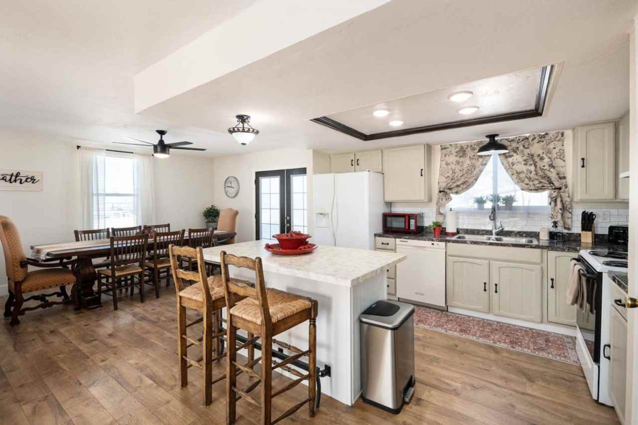 515 E 700 S #1249877P - Photo 4 of 25