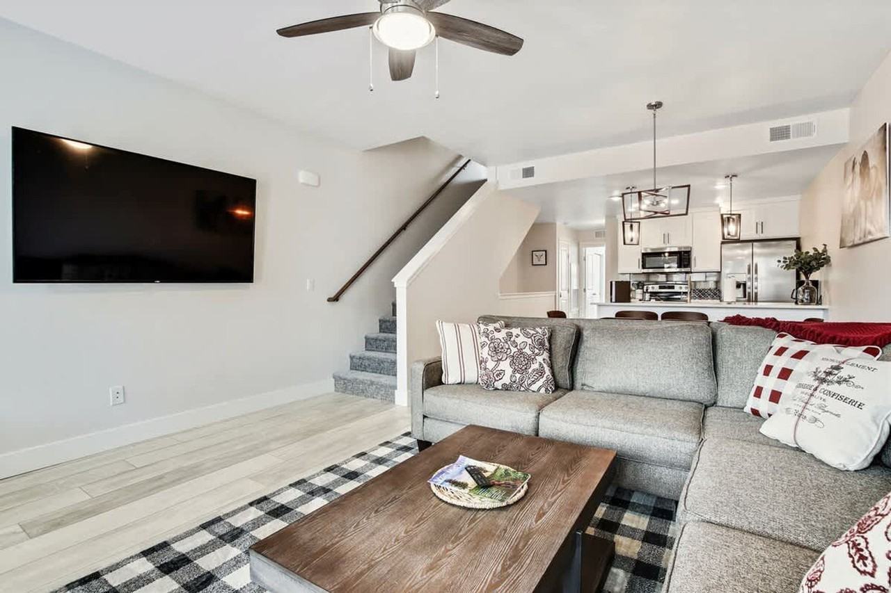 111 Broken Pine Ln #1250606P - Photo 4 of 41