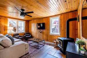 featured image of 1005 Yew Wood St