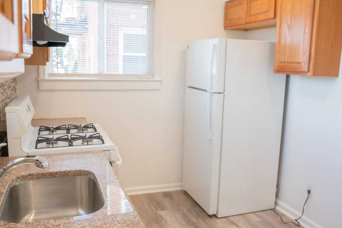 8204 Old Harford Rd - Photo 5 of 22