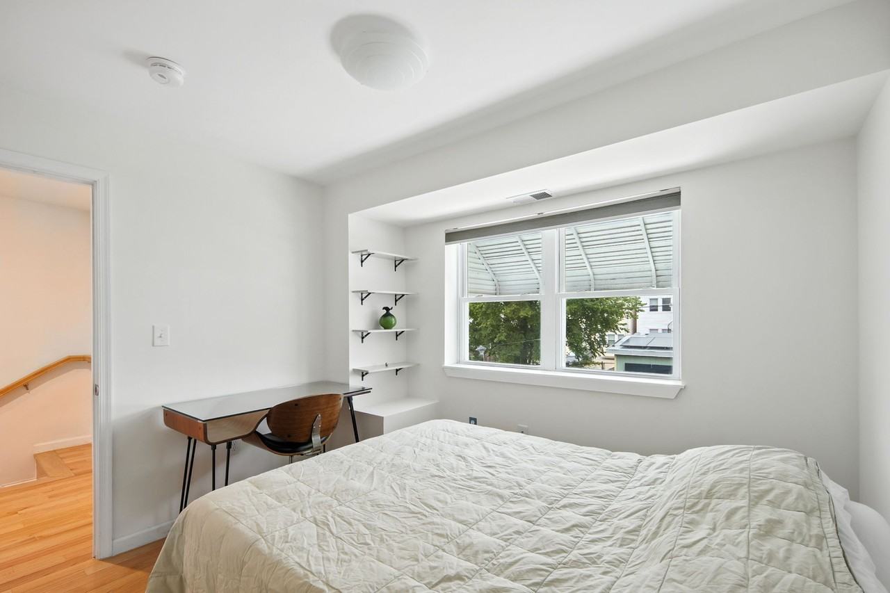 1340 W St Ne - Photo 3 of 20