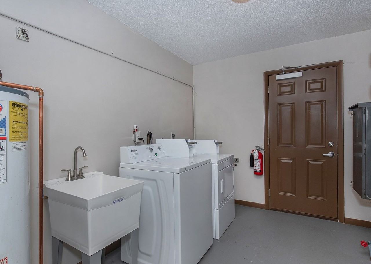 Candlelight Court Apartments - Photo 3 of 10