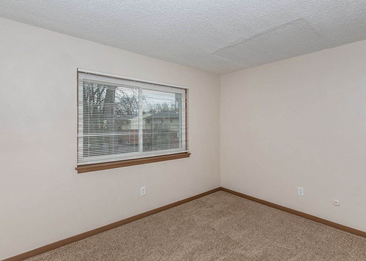 Candlelight Court Apartments - Photo 6 of 10