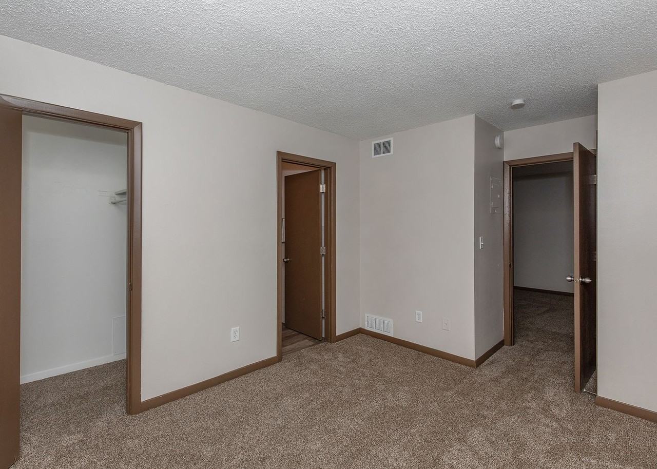 Candlelight Court Apartments - Photo 7 of 10