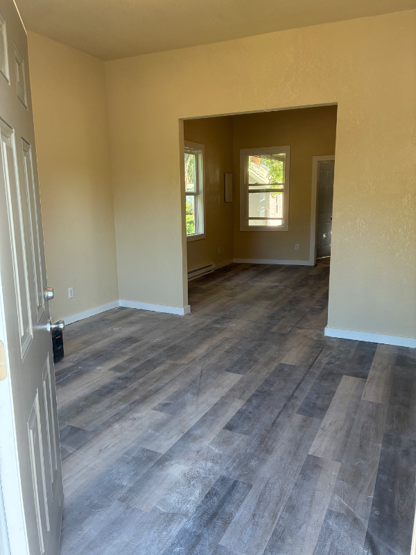 302 E 9th St - Photo 3 of 11