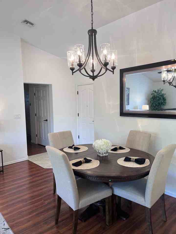 10304 Marymont Pl - Photo 5 of 24