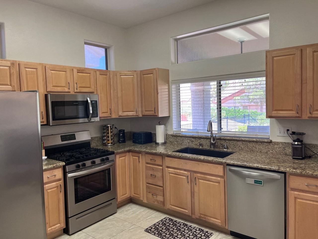 10304 Marymont Pl - Photo 6 of 24