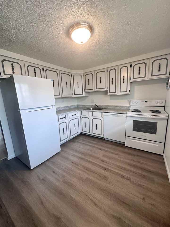 460 Market St #21 - Photo 5 of 13