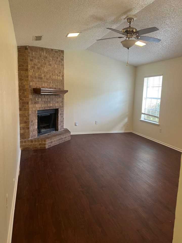 1206 Chad St - Photo 2 of 10