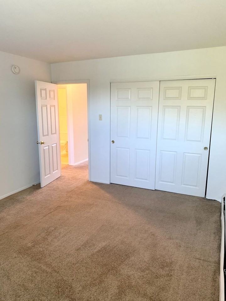 Towns Edge Apartments - Photo 4 of 6