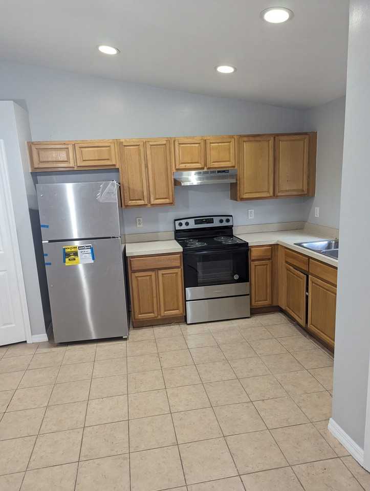 6026 W Jones St #NA - Photo 3 of 10