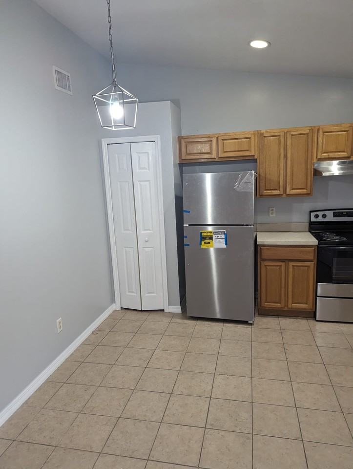 6026 W Jones St #NA - Photo 4 of 10