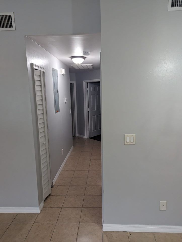 6026 W Jones St #NA - Photo 5 of 10