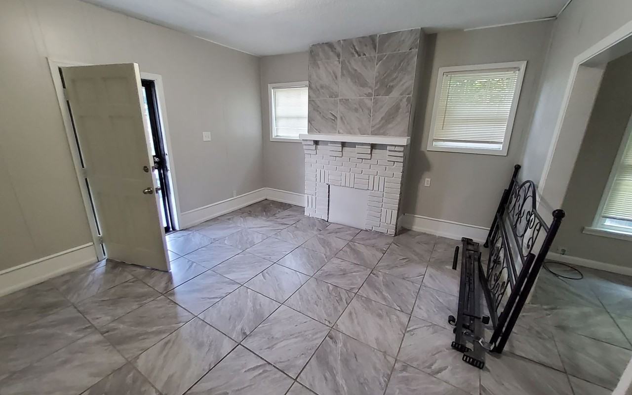 522 E Gage Ave - Photo 2 of 7