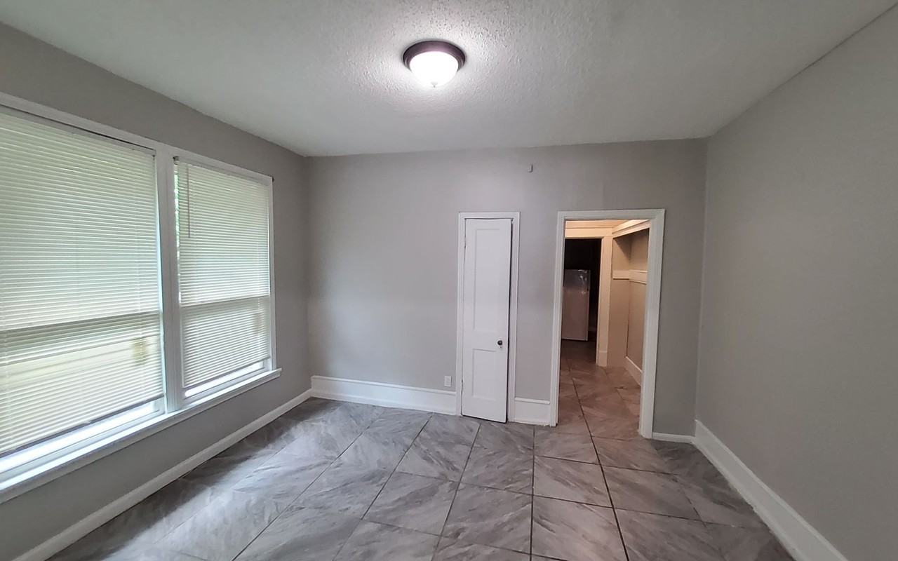 522 E Gage Ave - Photo 3 of 7