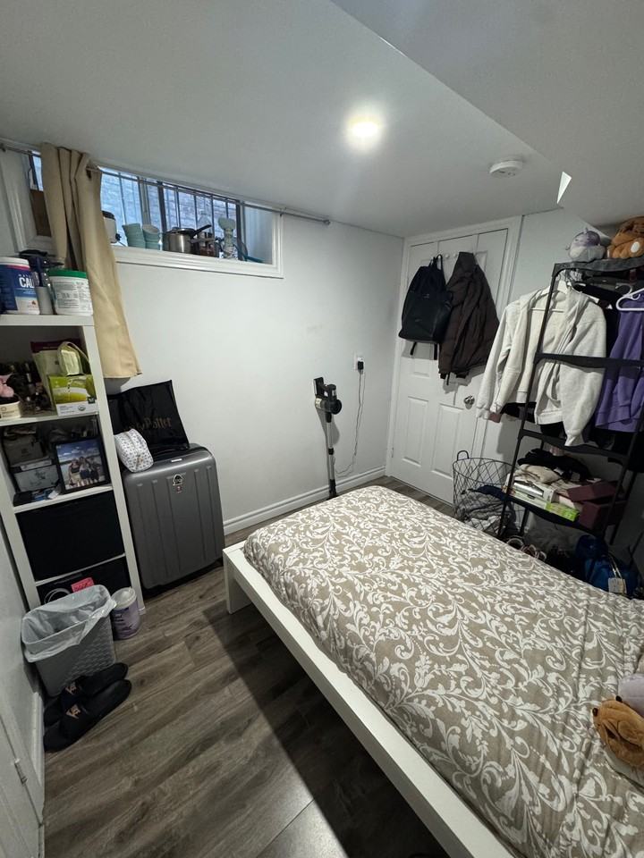 Downtown Bedroom with Ensuite Bathroom in Harbord Village for RENT - Photo 5 of 12
