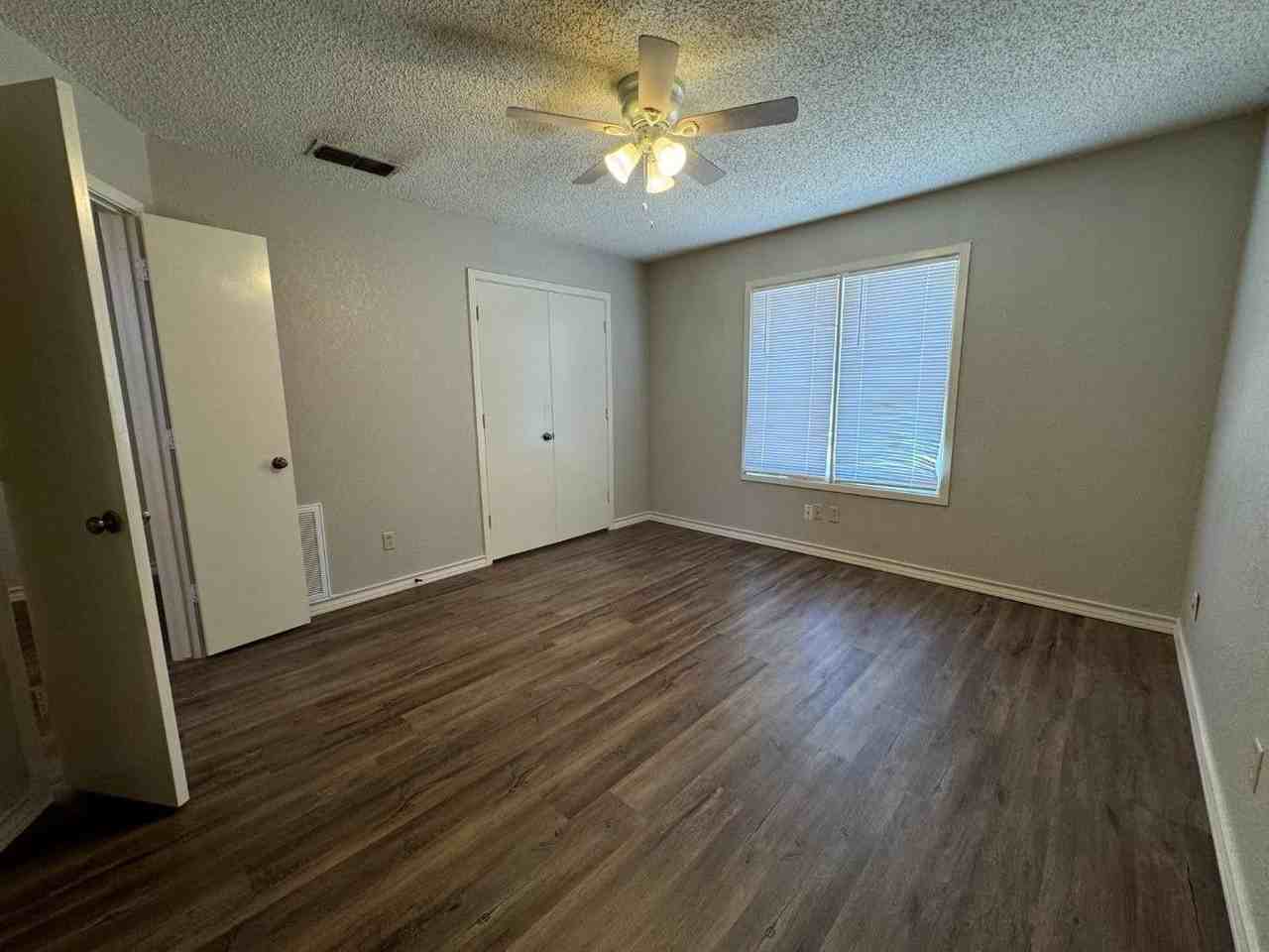 115 Troy Ave - Photo 6 of 10