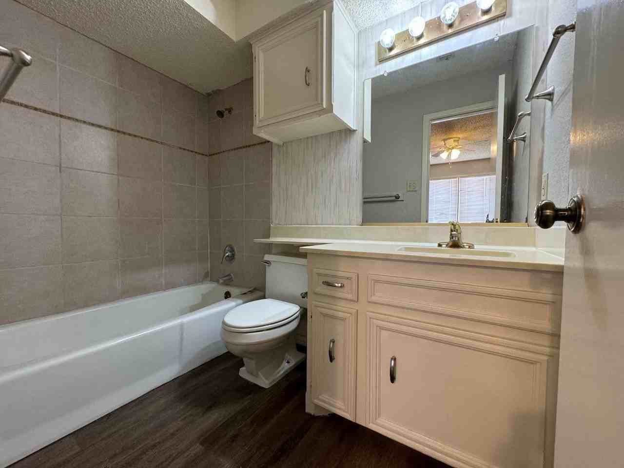 115 Troy Ave - Photo 7 of 10