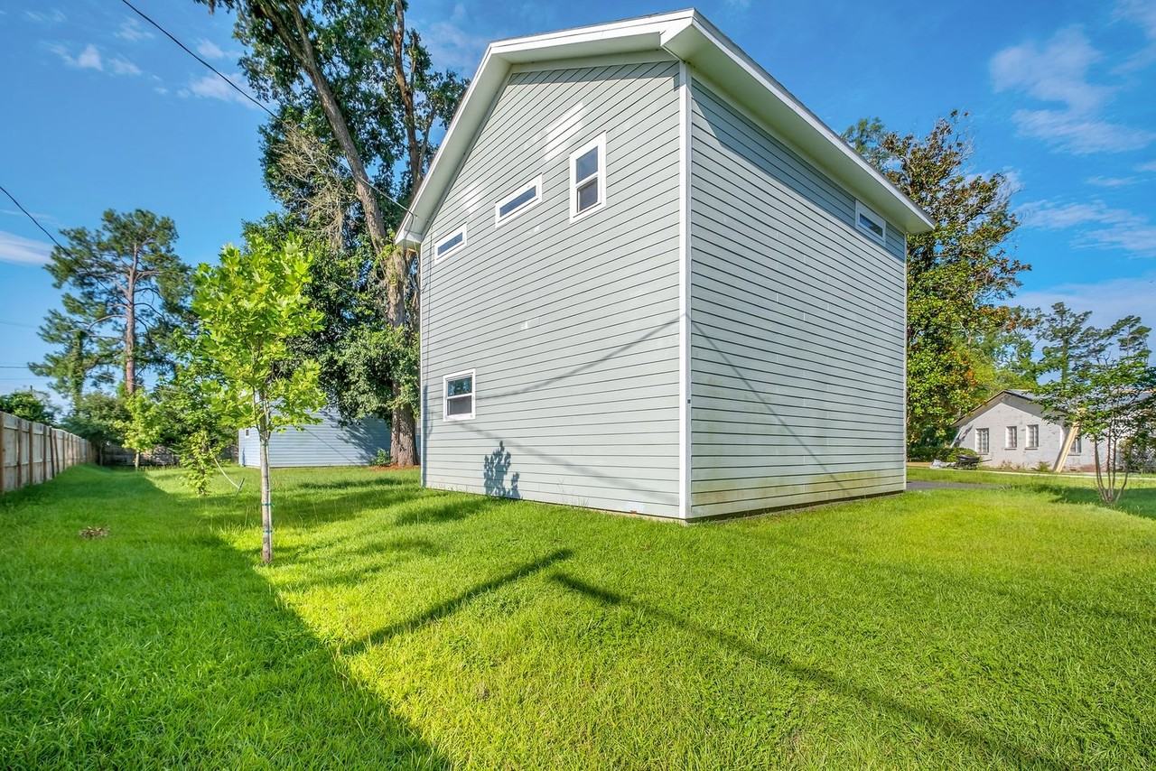 774 Parklawn Cir - Photo 2 of 17