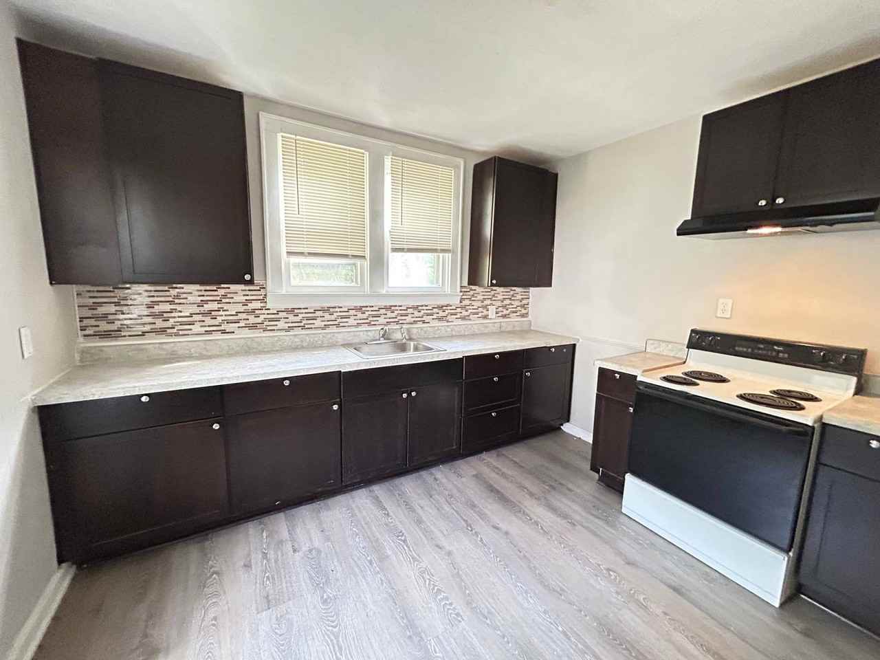 3344 Saffer St - Photo 3 of 27