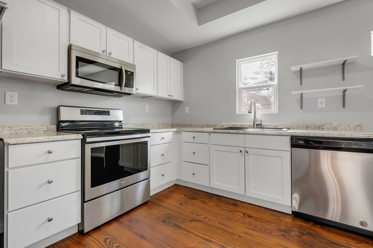 762 Parklawn Cir - Photo 4 of 18