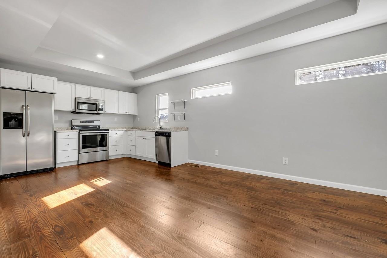 762 Parklawn Cir - Photo 5 of 18