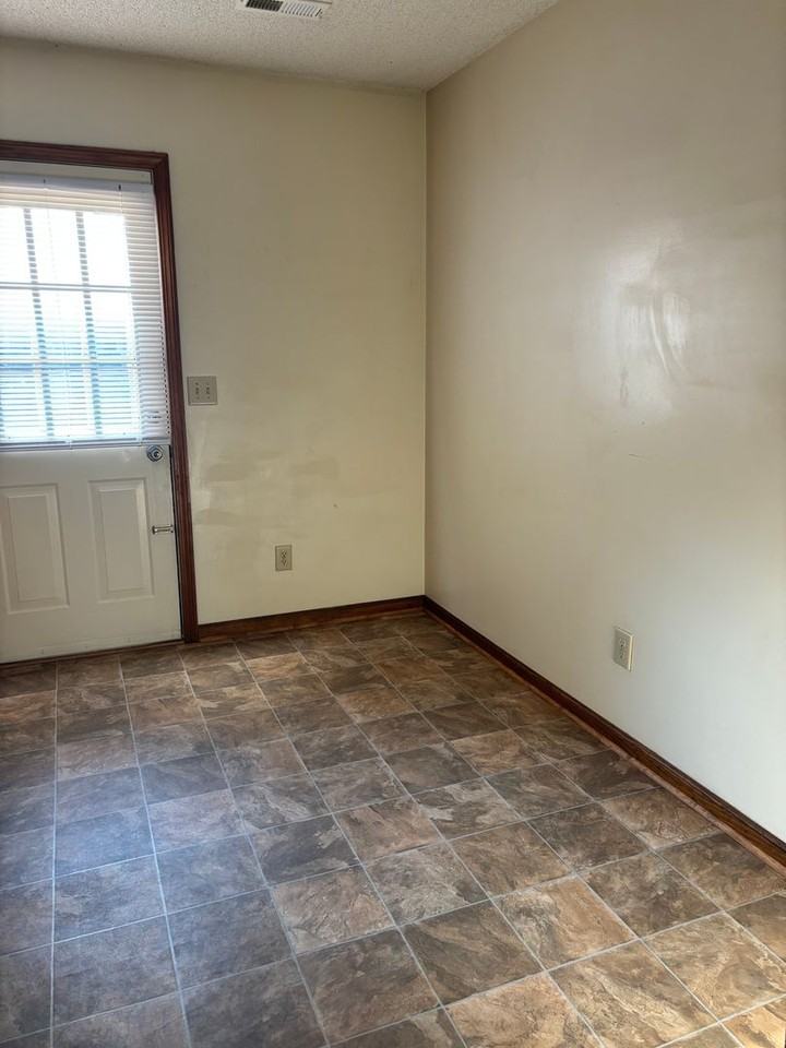 1116 Park St - Photo 5 of 19