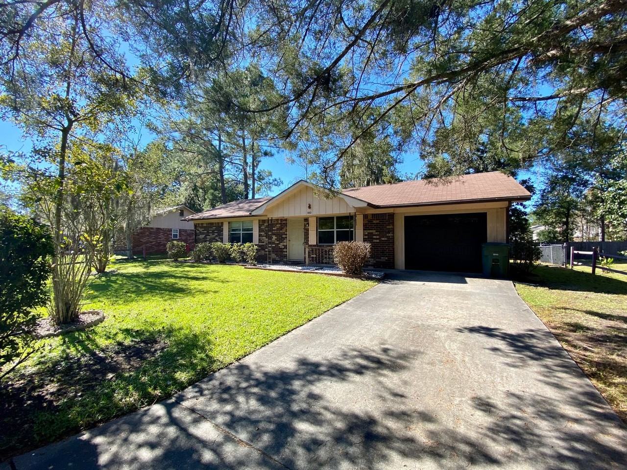 980 White Cir - Photo 2 of 25