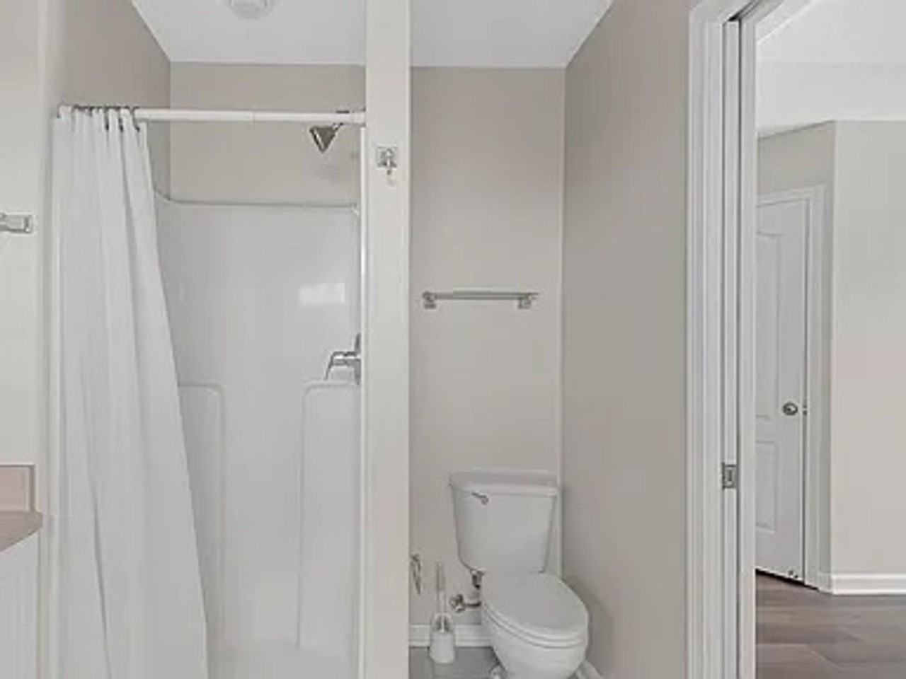 2612 Ravenwood Ct - Photo 4 of 20