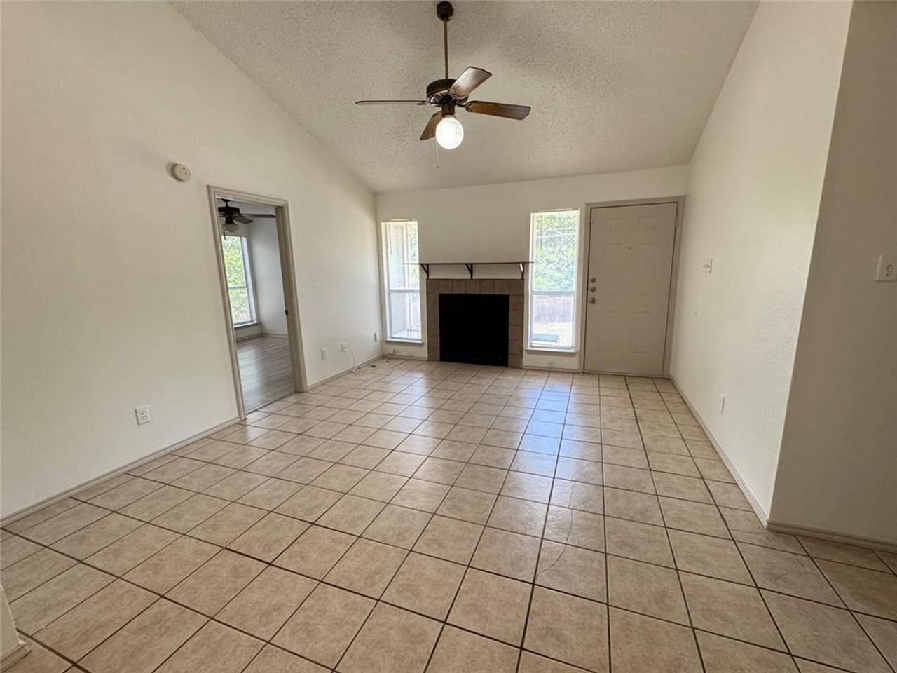 2046 Redwing Way - Photo 2 of 13