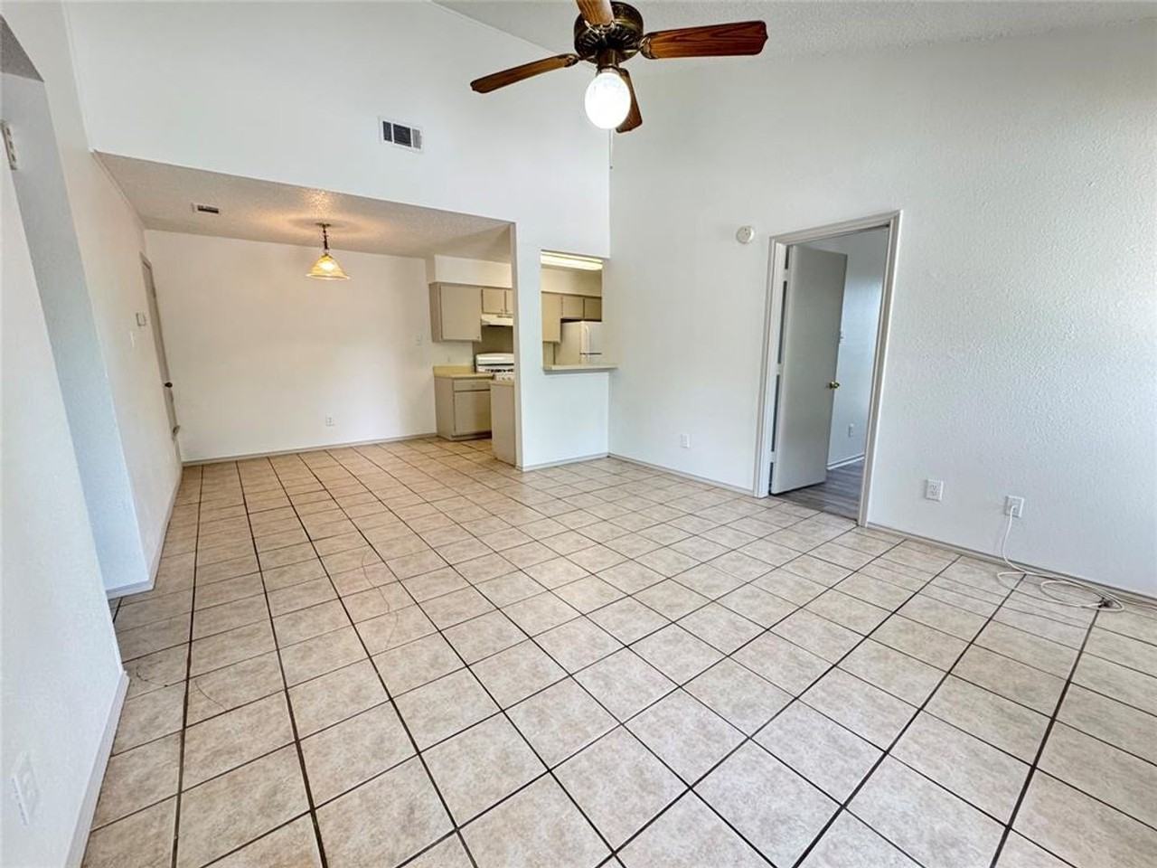 2046 Redwing Way - Photo 3 of 13