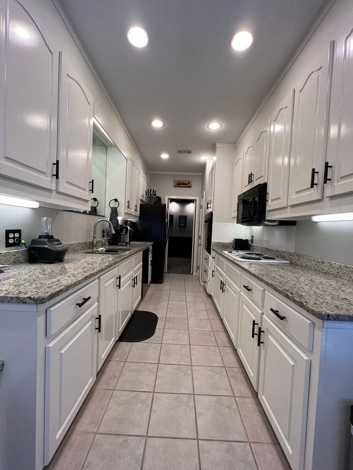 806 E Lee St #9 - Photo 3 of 17