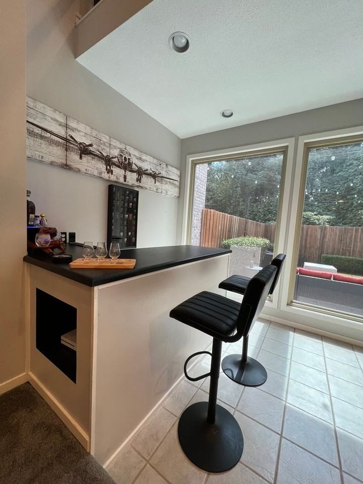 806 E Lee St #9 - Photo 5 of 17