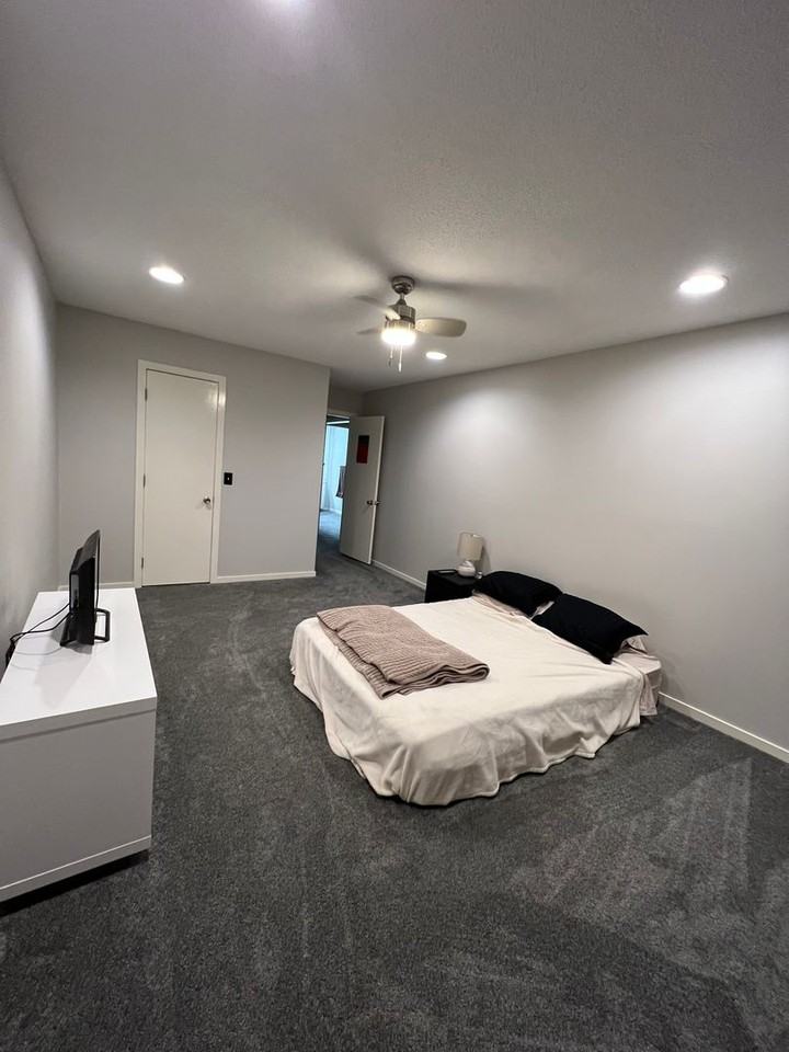 806 E Lee St #9 - Photo 7 of 17