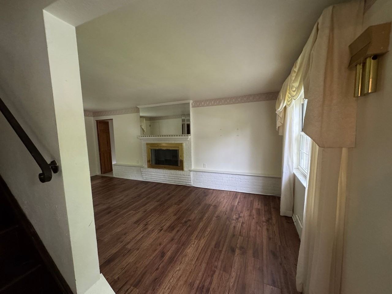 6927 Hilldale Dr - Photo 3 of 23