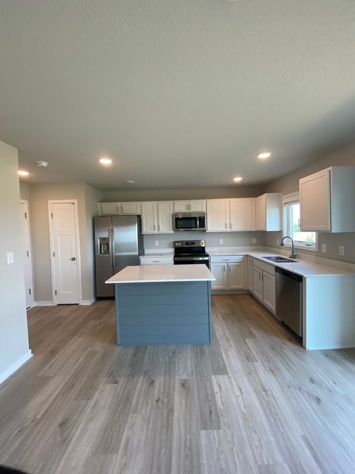 917 Knoll Dr - Photo 2 of 17