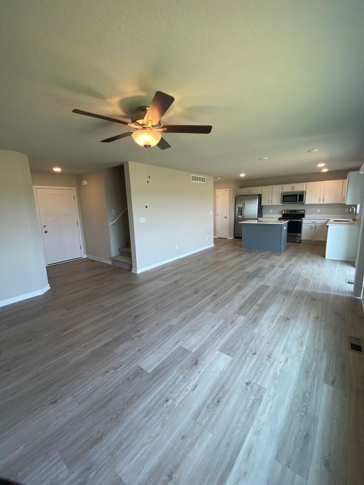 917 Knoll Dr - Photo 4 of 17